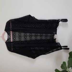 Charlotte russe black crochet knit kimono, swim cover up, split hem. Sz…